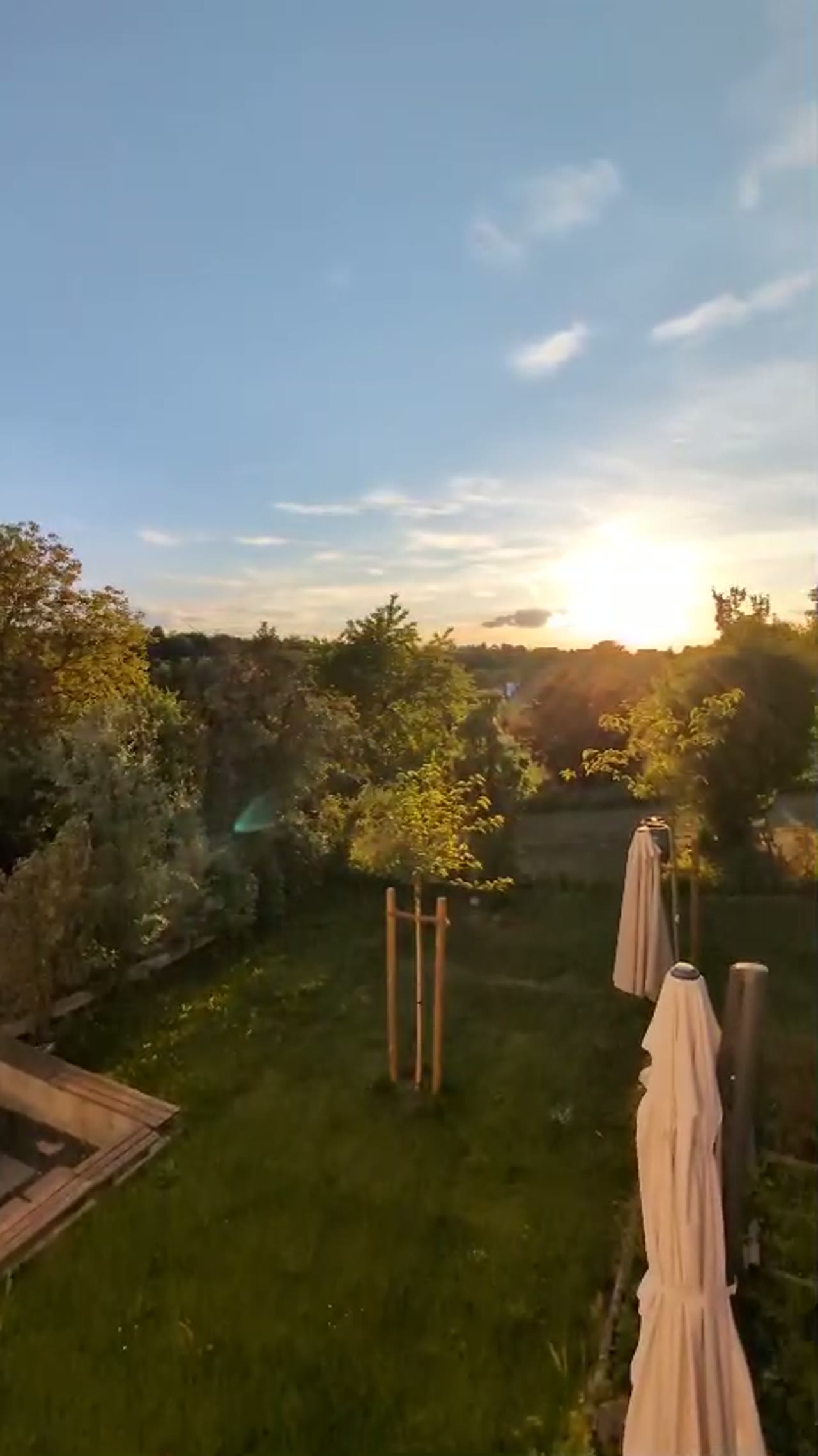 Garten der Ferienwohnung Heimatgefühl bei Sonnenuntergang