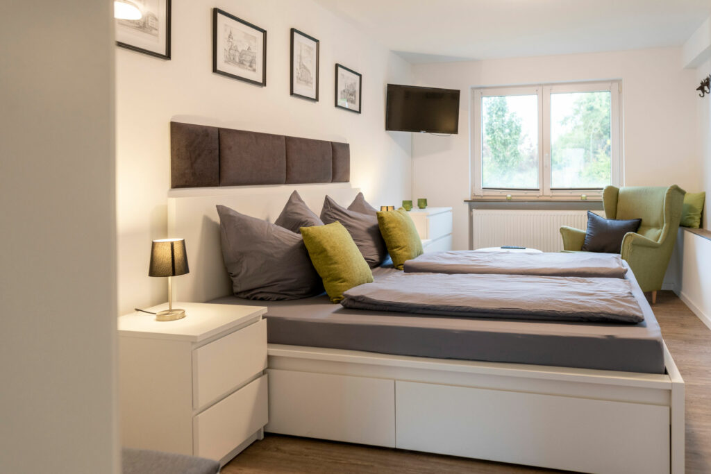 Zweites Schlafzimmer mit 1,80 m Bett